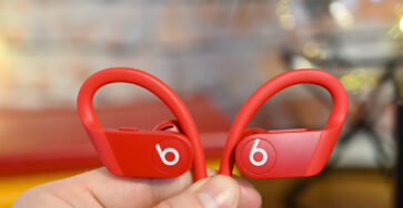 Apple Powerbeats 4